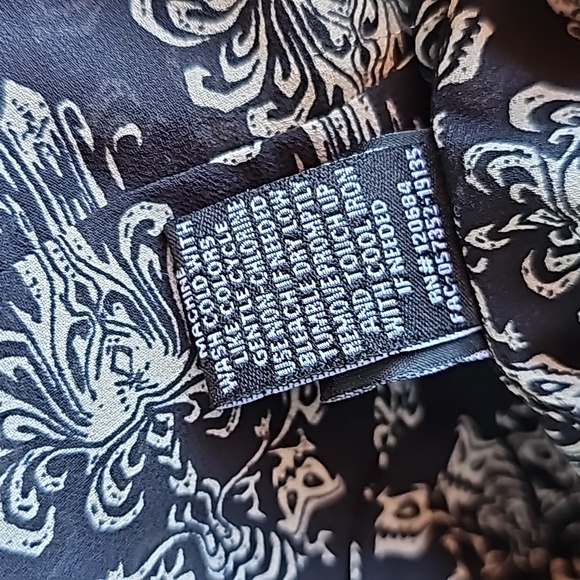 Her Universe Disney The Haunted Mansion Wallpaper Hi-Low Woven Button-Up sz S - Picture 10 of 10